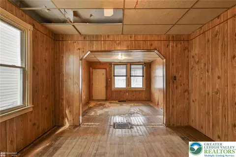 Living - 622 E Locust St, Bethlehem, PA 18018 photo 7 of 7