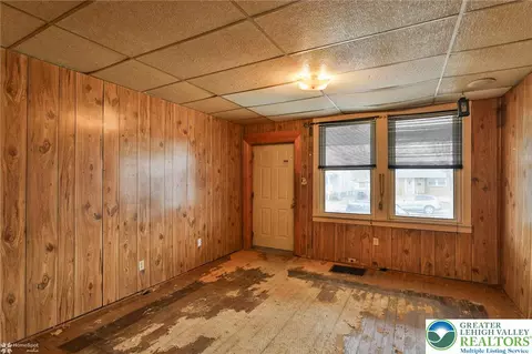 Living - 622 E Locust St, Bethlehem, PA 18018 photo 3 of 7