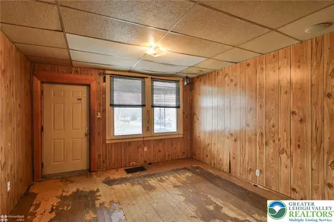 Living - 622 E Locust St, Bethlehem, PA 18018 photo 2 of 7