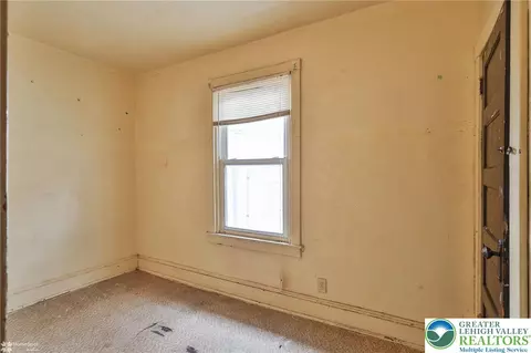 Bedroom - 622 E Locust St, Bethlehem, PA 18018 photo 12 of 13