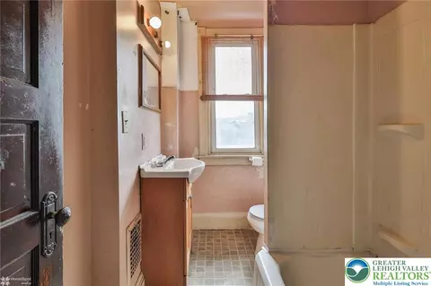 Bath - 622 E Locust St, Bethlehem, PA 18018 photo 1 of 1