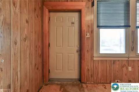 Entry Way - 622 E Locust St, Bethlehem, PA 18018 photo 1 of 6