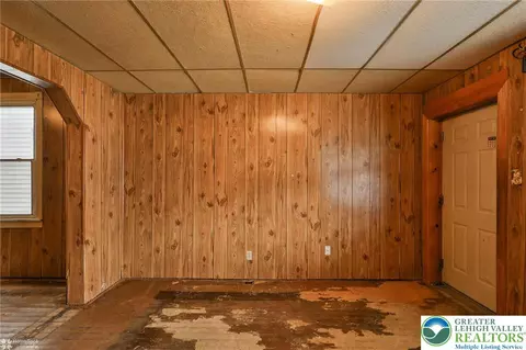 Living - 622 E Locust St, Bethlehem, PA 18018 photo 1 of 7