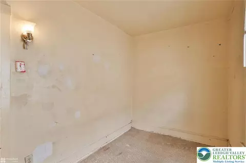 Bedroom - 622 E Locust St, Bethlehem, PA 18018 photo 10 of 13