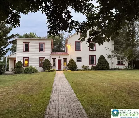 5934 Kernsville Rd, Orefield, PA 18069