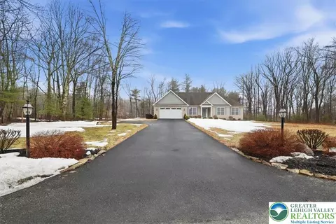 1177 Ross Ln, Saylorsburg, PA 18353