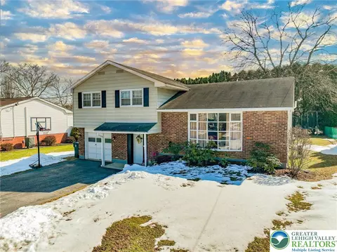 152 Jonathan Dr, Palmer Township, PA 18045