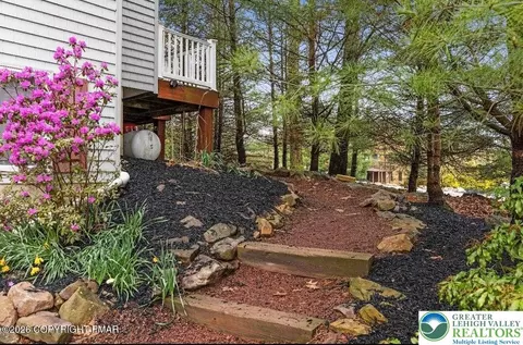 109 Laurelwoods Dr, Lake Harmony, PA 18624