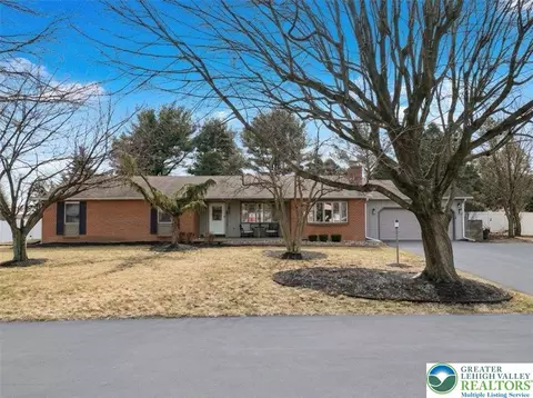 5429 Curtis Dr, Schnecksville, PA 18078