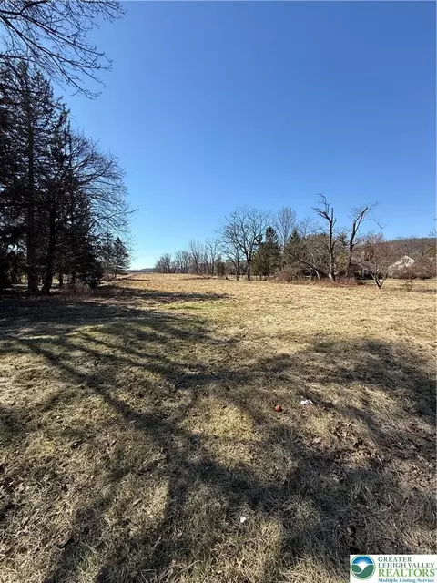 3378 Lanark Rd, Saucon Twp, PA 18036