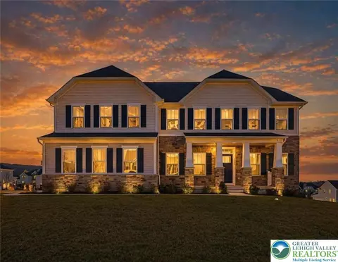 2890 Hawk Valley Ct, Center Valley, PA 18034