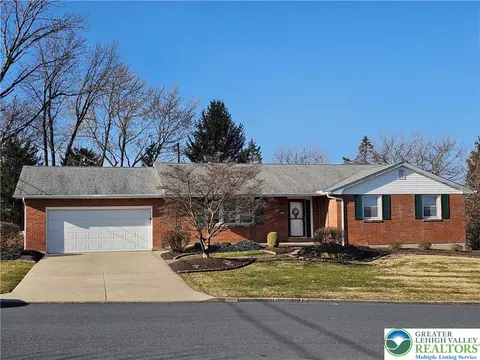 1948 Belleview Dr, Fullerton, PA 18052