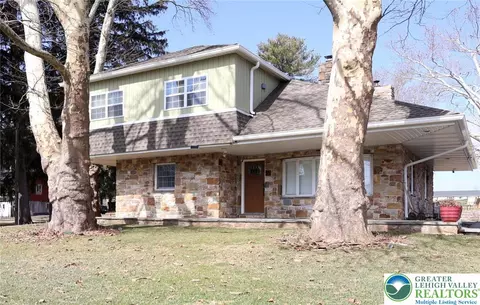 8297 Mertztown Rd, Alburtis, PA 18011