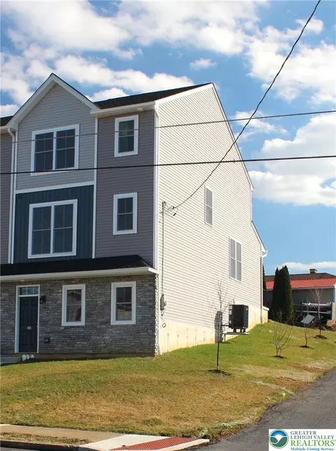 88 Hess Ave, Hellertown, PA 18055