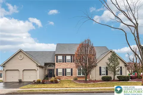 6066 Timberknoll Dr, Macungie, PA 18062