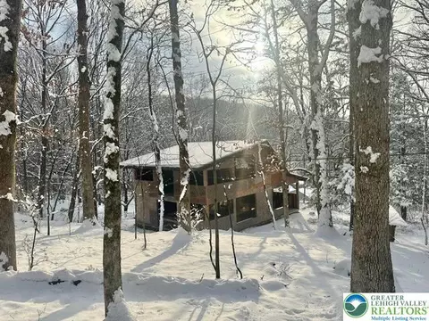 696 Dunkels Church, Kutztown, PA 19530