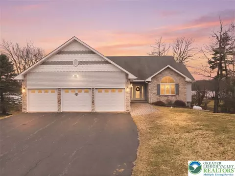 281 Bear Creek Lake Dr, Jim Thorpe, PA 18229