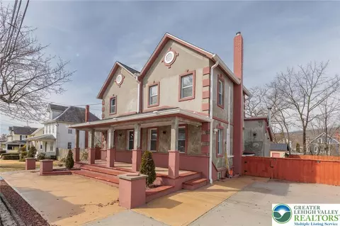 38 Water St, Wind Gap, PA 18091