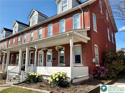 41 Evergreen St, Nazareth, PA 18064