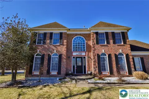 4701 Kathi Dr, Bethlehem, PA 18017