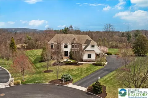 5560 Tuscany Ct, Coopersburg, PA 18036