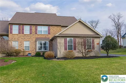 2161 Woodridge Dr, Macungie, PA 18062