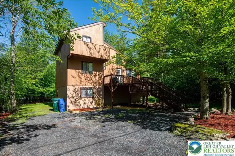 1783 Rolling Hills Dr, Coolbaugh Twp, PA 18466