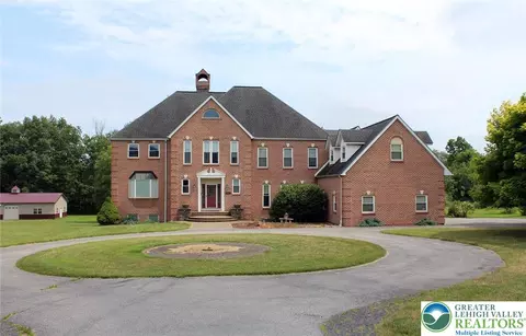 3045 W Scenic Dr, Danielsville, PA 18038