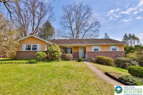 1004 Donald Dr, Emmaus, PA 18049