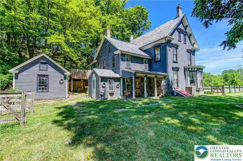 9754 Easton Rd, Kintnersville, PA 18930