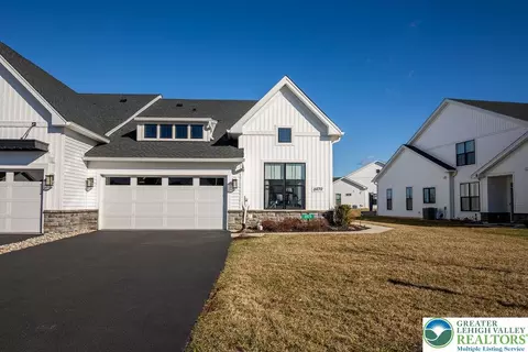6979 Pine Ln, Bath, PA 18014