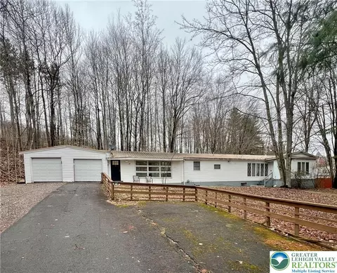 68 Midland St, Simpson, PA 18407