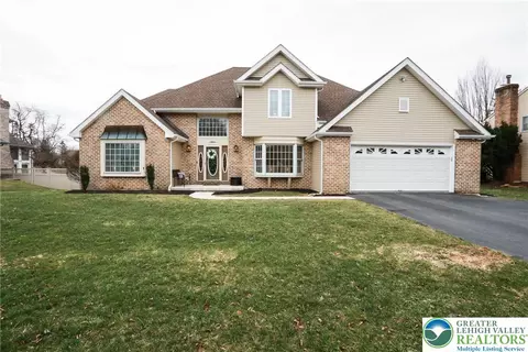 4994 Meadow Ln, Macungie, PA 18062