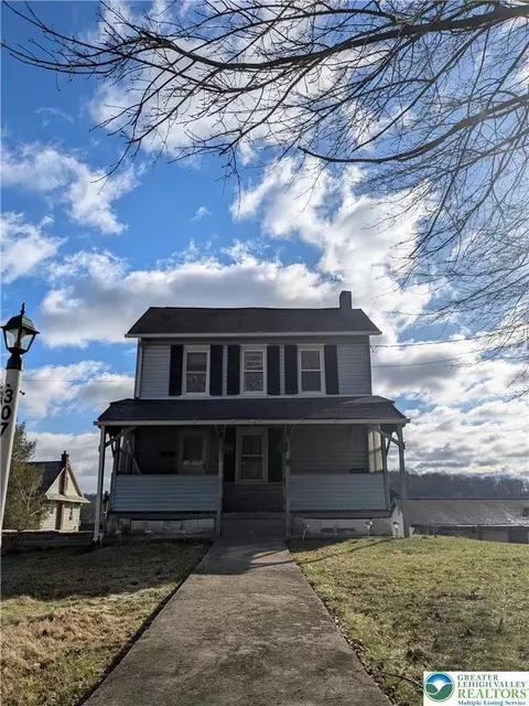 307 Oak St, Roseto, PA 18013