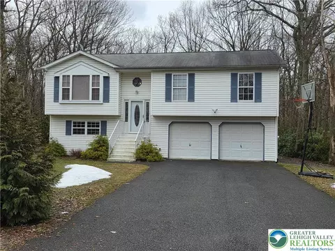 322 Coach Rd, Coolbaugh Twp, PA 18466