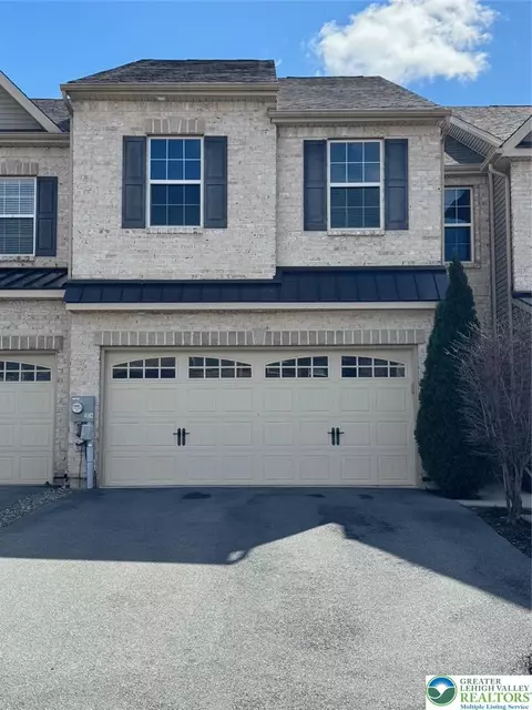 1477 Tarpan Ln, Allentown, PA 18104