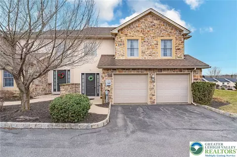 15 Holly Ct, Easton, PA 18040