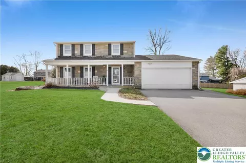 517 Apple Hill Dr, Forks Twp, PA 18040