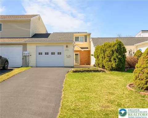 28 Stonewood Pl, Catasauqua, PA 18032