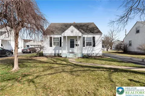 469 Birch Rd, Hellertown, PA 18055