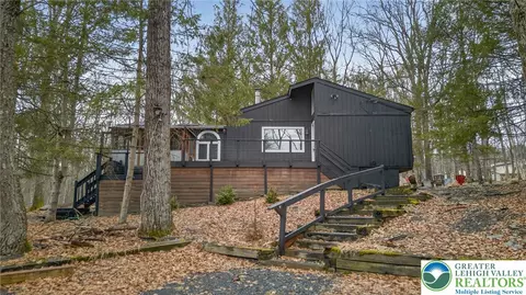 2329 Cramer Ct, Bushkill, PA 18324