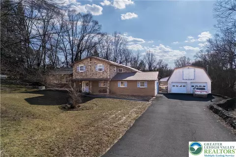 120 Royal Manor Rd, Easton, PA 18042