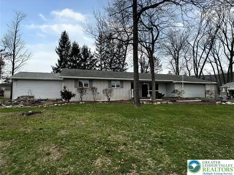 1055 Pine Tree Dr, Slatington, PA 18080