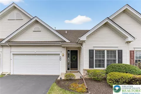 27 Moor Dr, Palmer Township, PA 18045