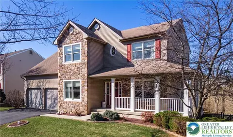 25 Millbrook Ct, Palmer Township, PA 18045