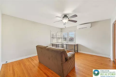 Living - 732 Lyons St, Bethlehem, PA 18018 photo 5 of 5