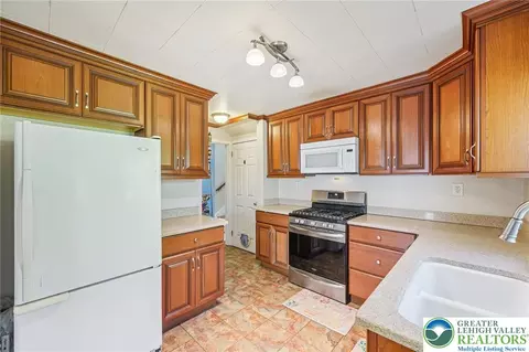 Kitchen - 732 Lyons St, Bethlehem, PA 18018 photo 2 of 4