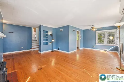 Living - 732 Lyons St, Bethlehem, PA 18018 photo 4 of 5