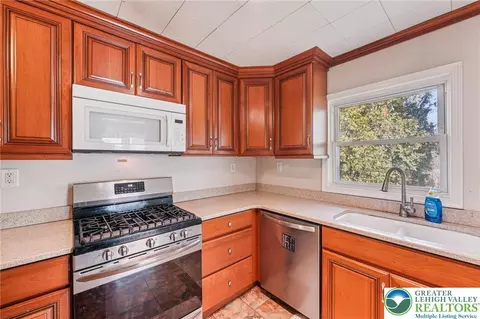 Kitchen - 732 Lyons St, Bethlehem, PA 18018 photo 3 of 4