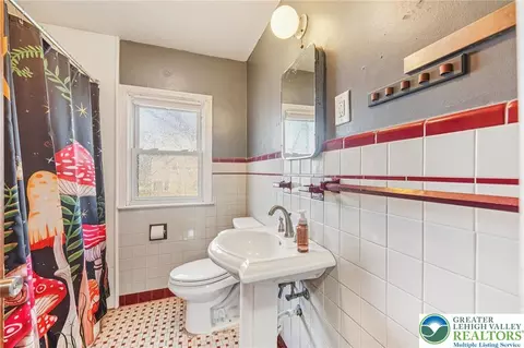 Bath - 732 Lyons St, Bethlehem, PA 18018 photo 1 of 2